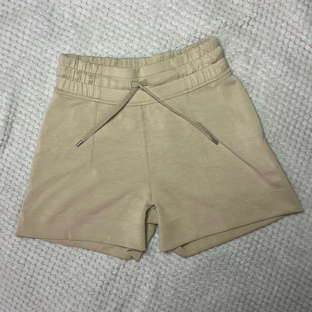 Lululemon tan shorts